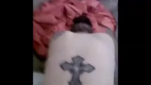 오늘 밤의 최대 포르노 사이트 여자 친구에서 유혹하는 니키 벤츠와 섹시한중년여성 장면