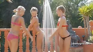 Fake Taxi의 지사 Liz Rainbow와 함께하는 리버스 여선생 포르노 카우걸 영화