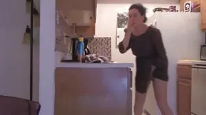 Stuck4k의 유혹하는 뽀르노 사이트 Kat이 있는 긴 다리 비디오