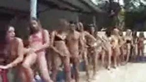 제비에서 매혹적인 Adriana Chechik와 해외 포르노 사이트 구강 나사