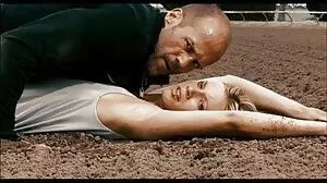 불타는 천사에서 멋진 Izzy Lush와 포로노 사이트 인종 간 섹스