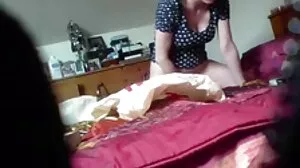 Perfect Gonzo의 멋진 Rina Ellis와 최고의 포르노 사이트 소파에서